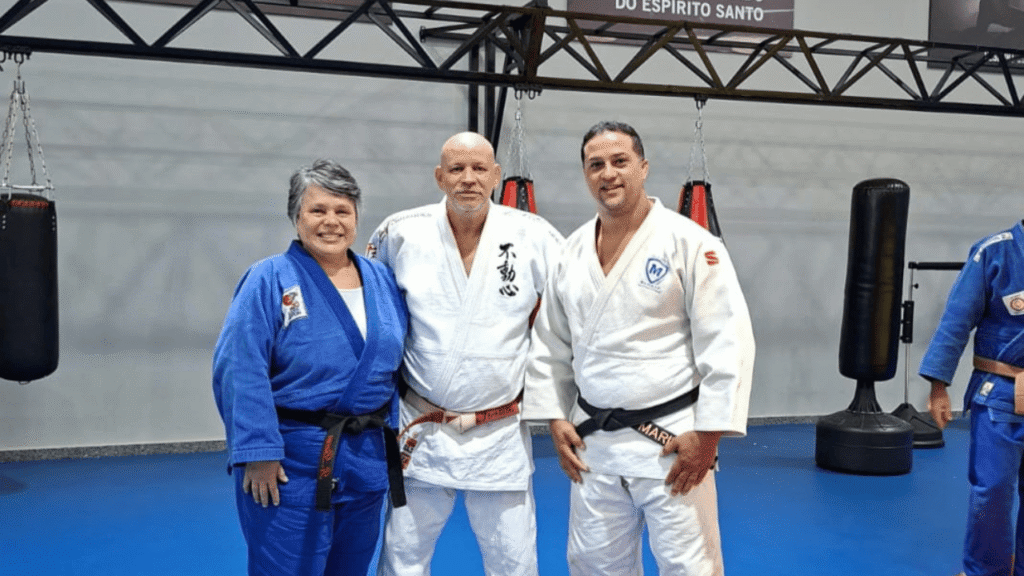 Senseis à frente do treinamento de judô veteranos